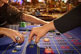 hiburan138 slot game interface showing Aviator and Sweet Bonanza during World Cup season